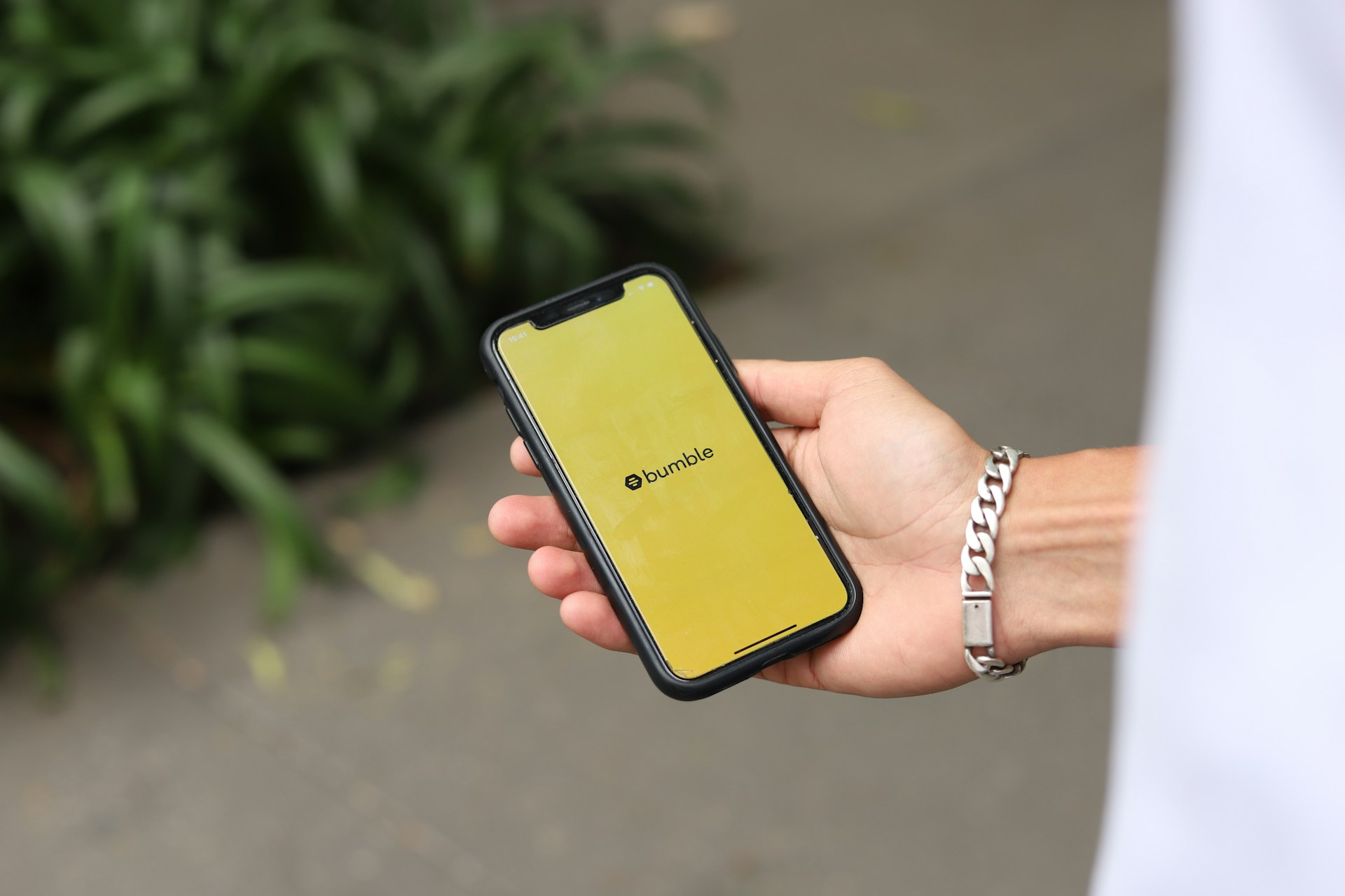Should I Give My Number On A Dating App? Why I Stopped